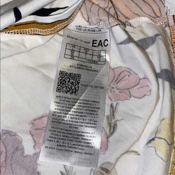 NWT Guess Etched Hibiscus Celina Top L - Picture 6 of 10